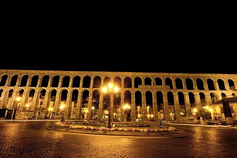 Roman aqueduct at night, Segovia, Castilla-Leon, Spain, Europe