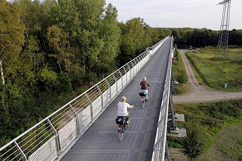 Pfeilerbruecke bridge from 1919, Erzbahntrasse line, Gelsenkirchen, North Rhine-Westphalia, Germany, Europe