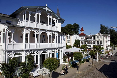 Wilhelmstrasse street in Sellin, resort-style houses, shopping street, boulevard, touristic center, Ruegen island, Mecklenburg-Western Pomerania, Germany, Europe