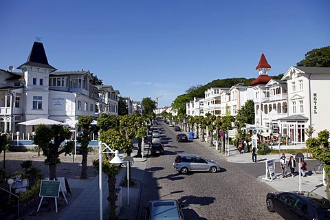 Wilhelmstrasse street in Sellin, resort-style houses, shopping street, boulevard, touristic center, Ruegen island, Mecklenburg-Western Pomerania, Germany, Europe