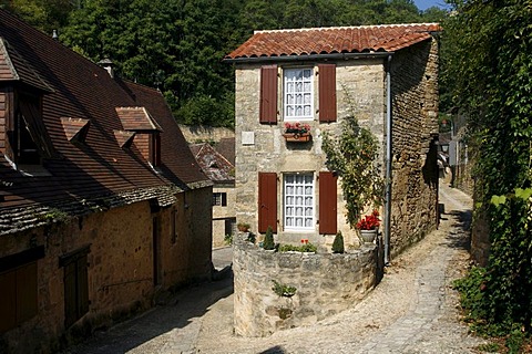 Typical stone cottage, Beynac-et-Cazenac, Dordogne, Aquitaine, France, Europe