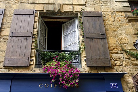 Window, Sarlat-la-Caneda, Dordogne, Aquitaine, France, Europe