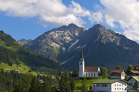 Hirschegg with Elferkopf und Zwoelferkopf Mountains, Kleinwalsertal, Little Walser Valley, Allgaeu, Vorarlberg, Austria, Europe