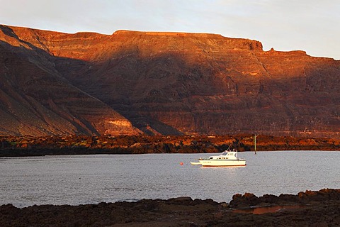 Boat near orzola, Risco de Famara, morning mood, Lanzarote, Canary Islands, Spain, Europe