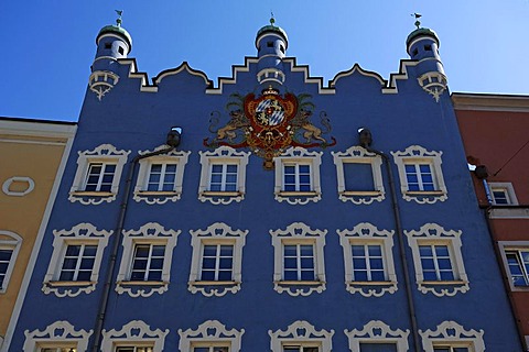 Facade of the city hall, 16th century, with the Bavarian royal coat of arms, 1806, Burghausen, Upper Bavaria, Germany, Europe