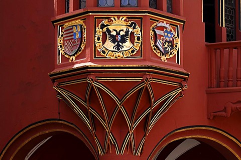 Coat of arms on the bay window, detail, of the Historisches Kaufhaus historical department store, 1520, 24 Muensterplatz cathedral square, Freiburg, Baden-Wuerttemberg, Germany,