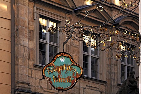 Old hanging sign "Antiquitaeten Wenzel, Karolinenstrasse, Bamberg, Upper Franconia, Bavaria, Germany, Europe