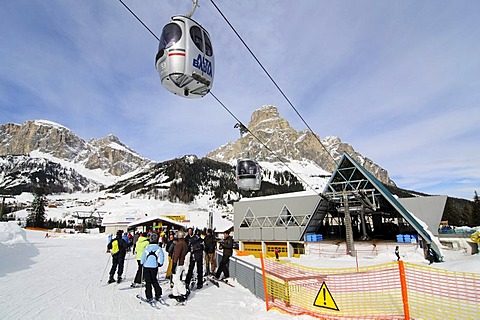 Alta Badia ski resort, Sella Ronda ski trail, Val Gardena, Alto Adige, Italy, Europe