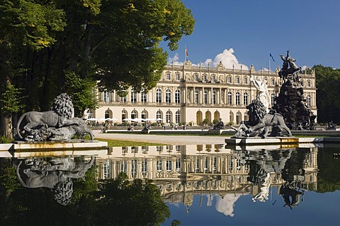 Herrenchiemsee Palace, pond and fountain, Herreninsel, Gentleman's Island, Lake Chiemsee, Chiemgau, Upper Bavaria, Germany, Europe