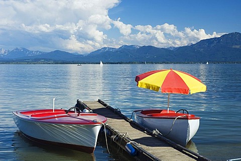 Paddleboats off Gstadt, Chiemsee lake, Chiemgau, Upper Bavaria, Bavaria, Germany, Europe