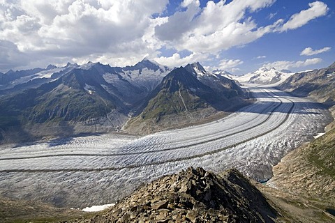 Aletsch Glacier in front of the Schinhorn, Gross Fusshorn, Geisshorn, Aletschhorn, Jungfrau, Moench und Eiger Mountains, Bernese Alps, Valais, Switzerland, Europe