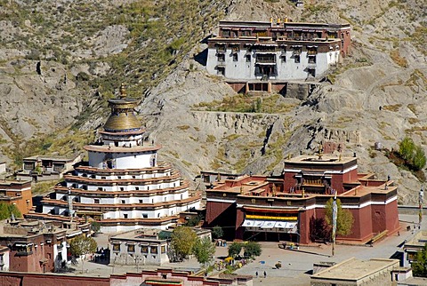 Tibetan Buddhism, Pelkor Chode, Palcho Monastery with the Kumbum stupa, Balkor monastery, Gyantse, Himalayas, Tibet Autonomous Region, People's Republic of China, Asia