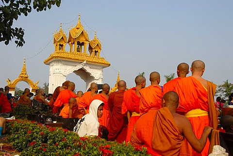 Theravada Buddhism, That Luang Festival, Tak Bat, monks standing together, orange robes, Vientiane, Laos, Southeast Asia, Asia