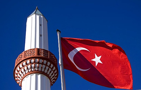 Flag of Turkey and the minaret of the Tuerkiyem Mevlana mosque, Weinheim, Baden-Wuerttemberg, Germany, Europe