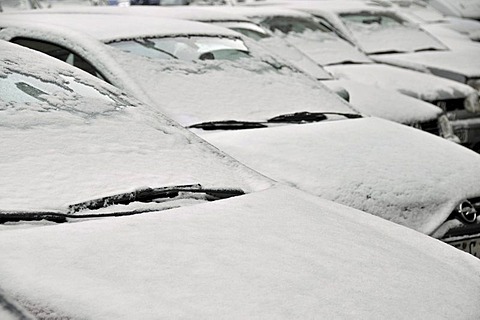 Parked cars after a snowfall, Cologne, North Rhine-Westphalia, Germany, Europe