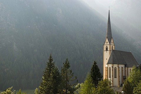 Church of Heiligenblut at Mt. Grossglockner in the Nationalpark Hohe Tauern national park, Carinthia, Austria