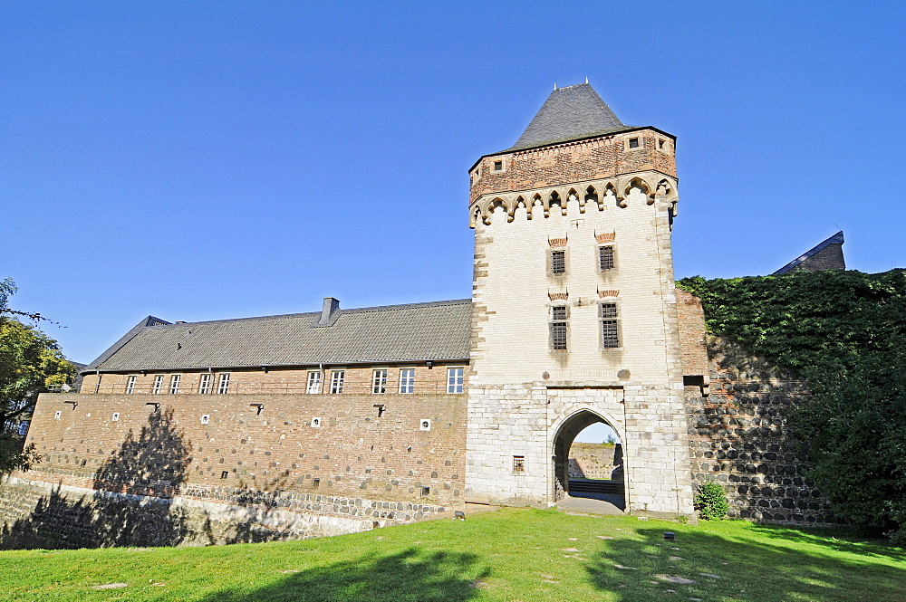 Burg Friedestrom castle, tower, gate, Feste Zons, customs fortress Zons, Dormagen, Lower Rhine, North Rhine-Westphalia, Germany, Europe