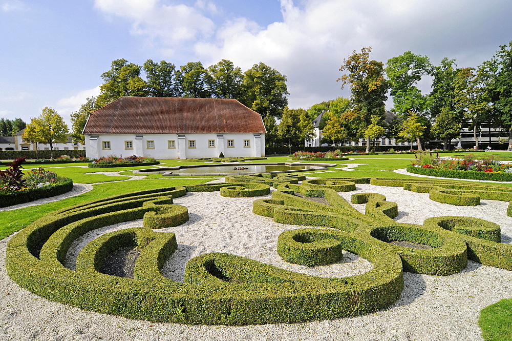 Baroque garden, municipal gallery, riding hall, Schloss Neuhaus, moated castle, Weser Renaissance, Paderborn, North Rhine-Westphalia, Germany, Europe