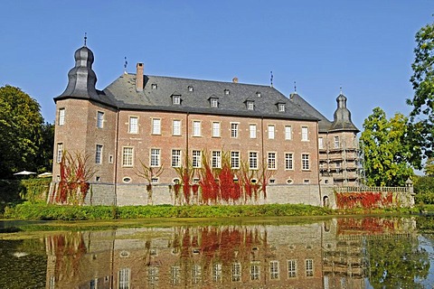 Water, reflection in pond, Schloss Dyck, moated Baroque castle and park, Museum, Juechen, Lower Rhine, North Rhine-Westphalia, Germany, Europe