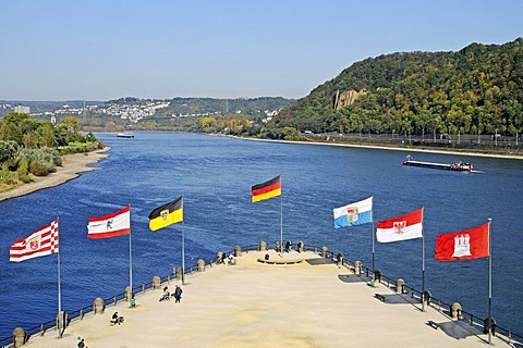 Flags, state flags, Deutsches Eck, German Corner, Moselle, Rhine, confluence, UNESCO World Heritage Kulturlandschaft Oberes Mittelrheintal cultural landscape of the Upper Middle Rhine Valley, Koblenz, Rhineland-Palatinate, Germany, Europe