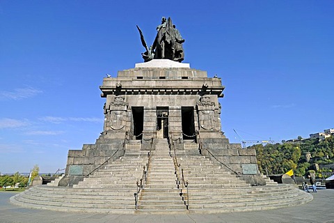 Kaiser Wilhelm I monument, equestrian statue, flags, state flags, Deutsches Eck, German Corner, Moselle, Rhine, confluence, UNESCO World Heritage Kulturlandschaft Oberes Mittelrheintal cultural landscape of the Upper Middle Rhine Valley, Koblenz, Rhinelan