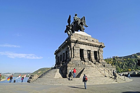 Kaiser Wilhelm I monument, equestrian statue, flags, state flags, Deutsches Eck, German Corner, Moselle, Rhine, confluence, UNESCO World Heritage Kulturlandschaft Oberes Mittelrheintal cultural landscape of the Upper Middle Rhine Valley, Koblenz, Rhinelan