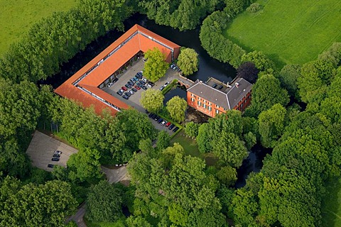 Aerial photo, Haus Luettinghoff restoration workshop, moated casatle, museum, conference venue, Buer, Gelsenkirchen, Ruhrgebiet area, North Rhine-Westphalia, Germany, Europe