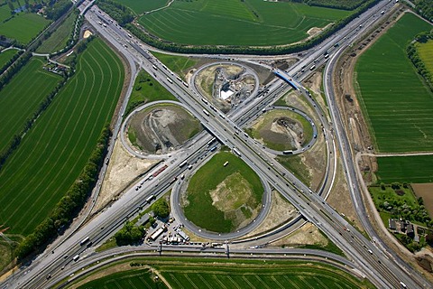 Aerial view, clover, motorway reconstruction, Kamener Kreuz junction of the A1 and A2 motorways, BAB-Kreuz junction, Derne, Kamen, Ruhrgebiet region, North Rhine-Westphalia, Germany, Europe