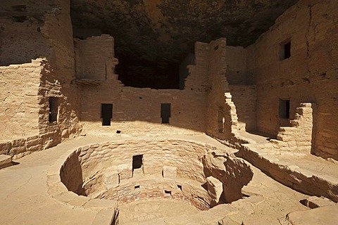 Kiva room for religious ceremonies at Spruce Tree House, cliff dwellings, Anasazi Native American ruins, Mesa Verde National Park, Colorado, America, United States