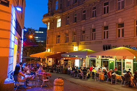 Nightlife in the Bermuda Triangle pub and party district, Vienna, Austria, Europe