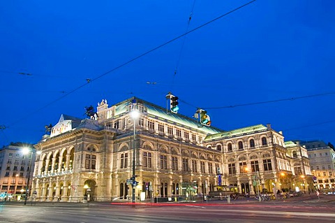 State Opera House at dusk, Ringstrasse, ring road, Vienna, Austria, Europe