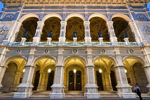 State Opera House at dusk, Ringstrasse, ring road, Vienna, Austria, Europe