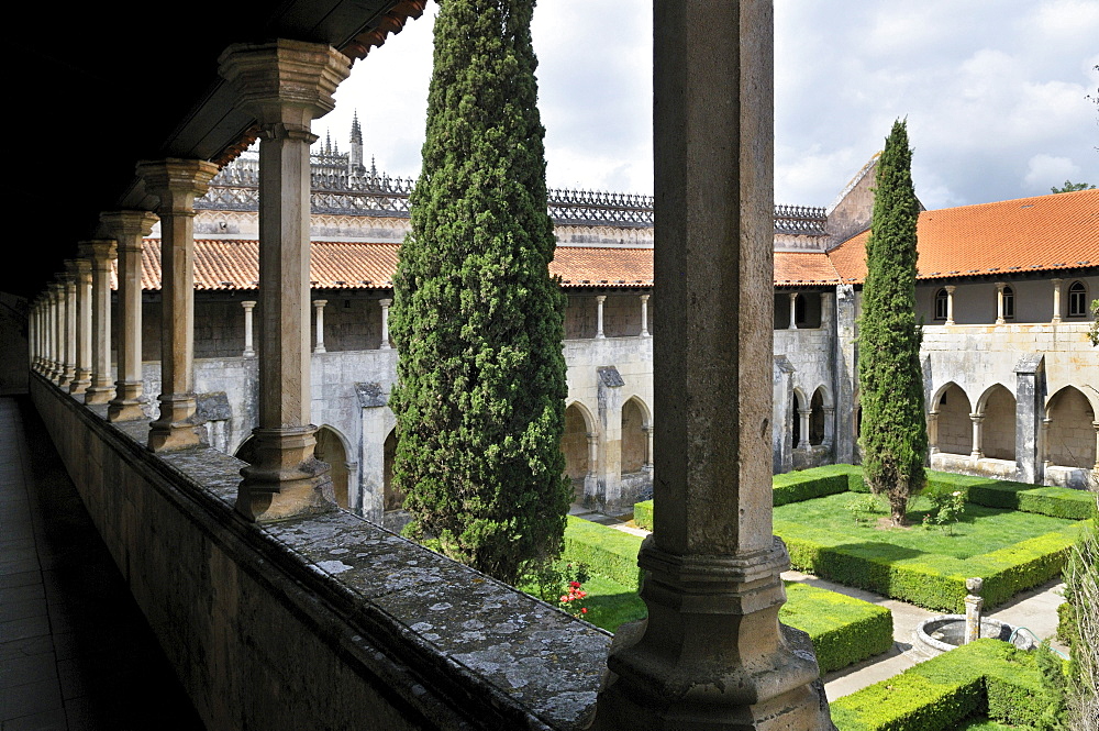 Upper area of the two-storey cloister in the Dominican monastery Mosteiro de Santa Maria da Vitoria, UNESCO World Heritage Site, Batalha, Portugal, Europe