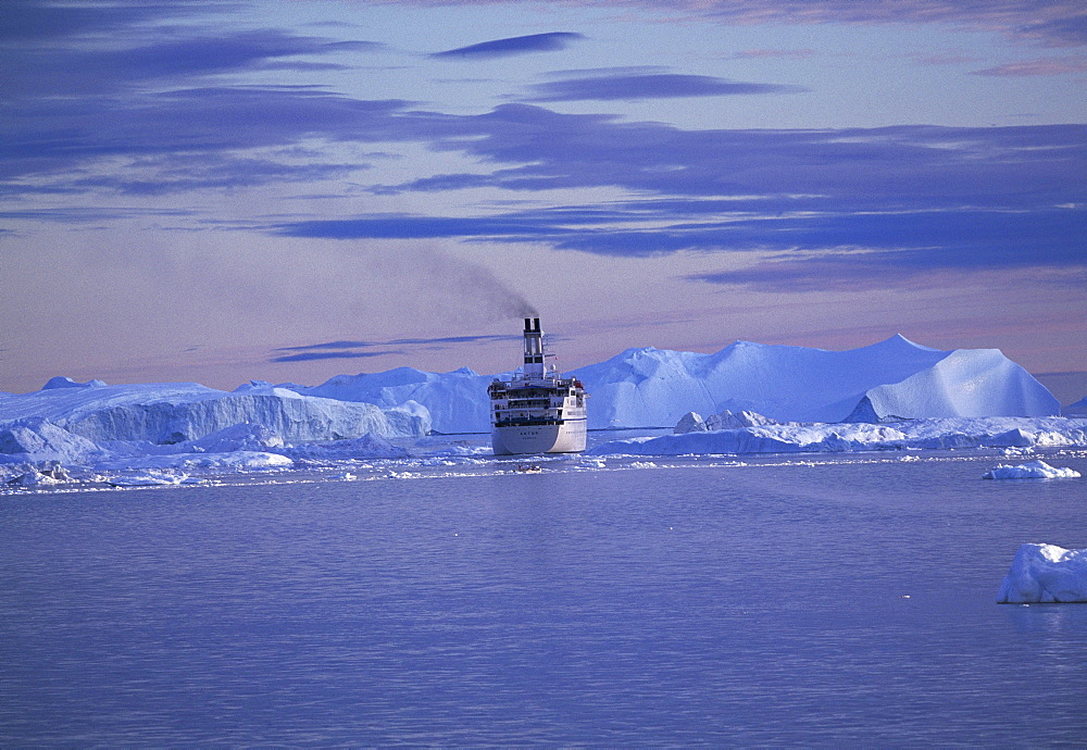 Cruise ship in front of icebergs, Kangia Ice Fjord, UNESCO World Heritage Site, Ilulissat, Greenland