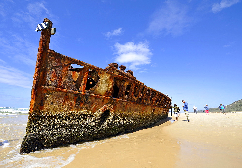 Tourists at the wreck of the former luxury liner ss Maheno, Seventy-Five Mile Beach, UNESCO World Natural Heritage Site, Fraser Island, Great Sandy National Park, Queensland, Australia