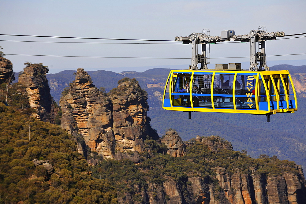 Scenic Skyway cable car from the Scenic World Complex in front of the Three Sisters rock formation, Jamison Valley, Blue Mountains National Park, New South Wales, Australia