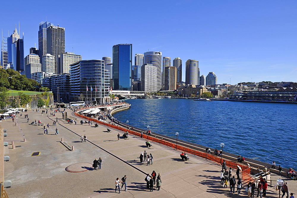 Tourists, view of Sydney Cove, Circular Quay, port, skyline of Sydney, Central Business District, Sydney, New South Wales, Australia