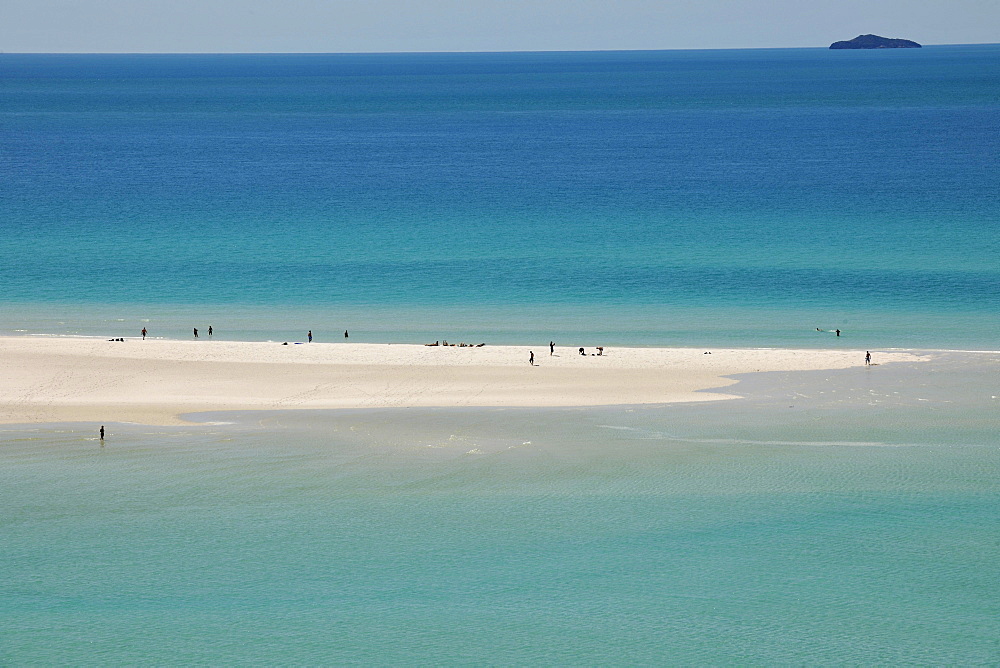 Whitehaven Beach with tourists, Whitsunday Island, Whitsunday Islands National Park, Queensland, Australia