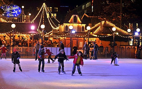 Night shot of the skating rink, Christmas market, Schlossplatz square, Stuttgart, Baden-Wuerttemberg, Germany, Europe