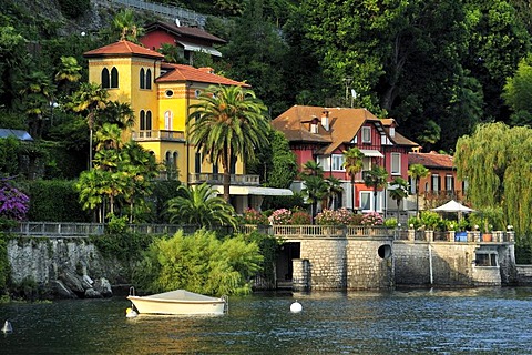 Lakeside mansions at Lake Maggiore, Cannero Riviera, Piedmont, Italy, Europe