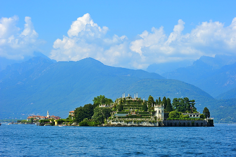 Isola Bella and Isola dei Pescatori islands, Borromean Islands, Stresa, Lago Maggiore lake, Piedmont, Italy, Europe