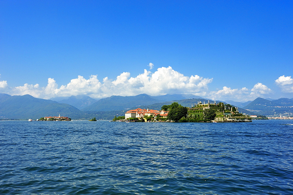 Isola Bella and Isola dei Pescatori islands, Borromean Islands, Stresa, Lago Maggiore lake, Piedmont, Italy, Europe