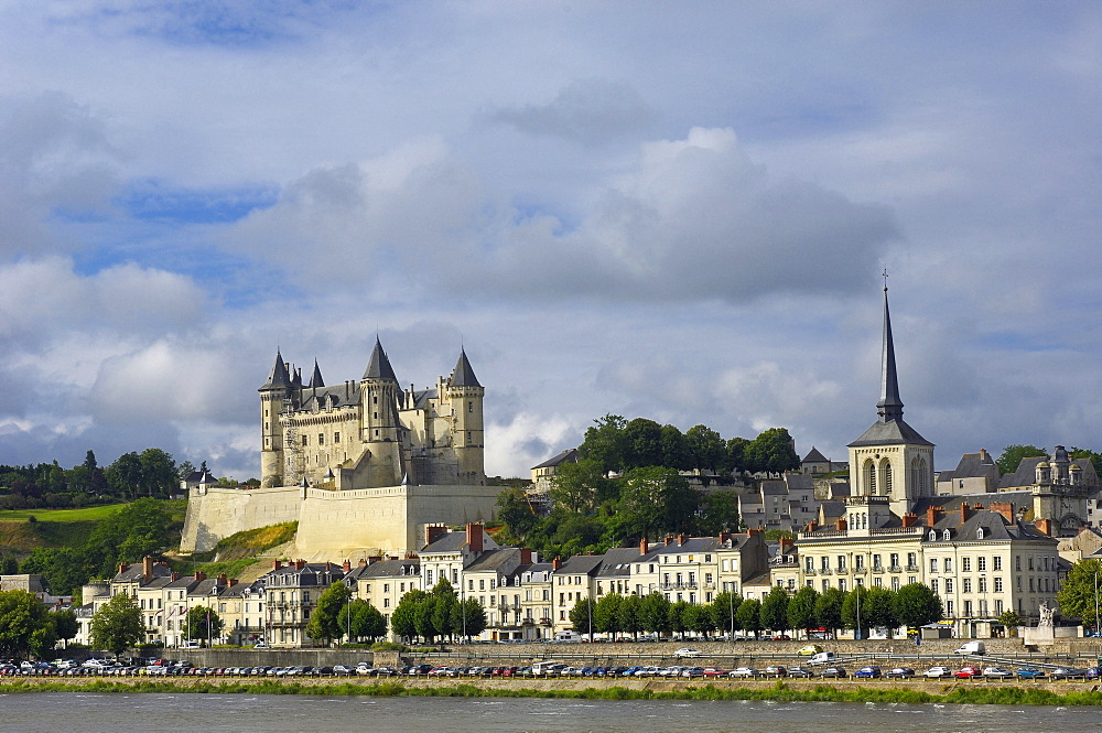 Loire River, Saumur Castle, Chateau de Saumur, and St-Pierre Church, Maine-et-Loire, Saumur, Loire Valley, France, Europe