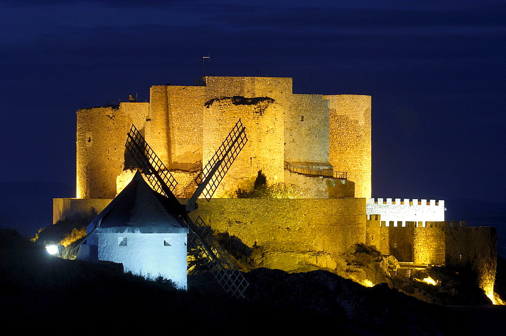 Windmill and Caballeros de San Juan de Jerusalen Castle at dusk, 12th century, Consuegra, Toledo, Route of Don Quixote, Castilla-La Mancha, Spain, Europe