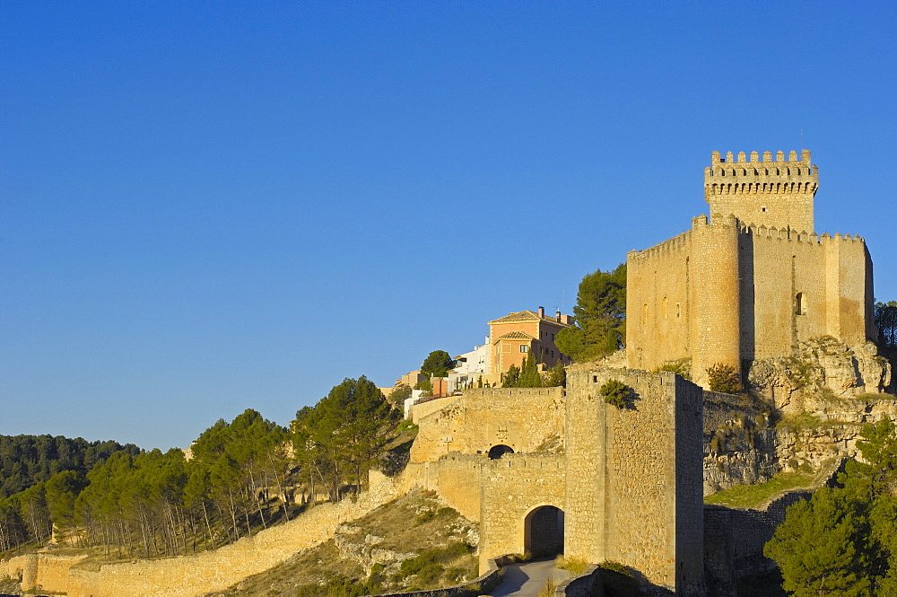 Marques de Villena Castle, now Parador Nacional, a state run hotel, Alarcon, Cuenca province, Castilla-La Mancha, Spain, Europe