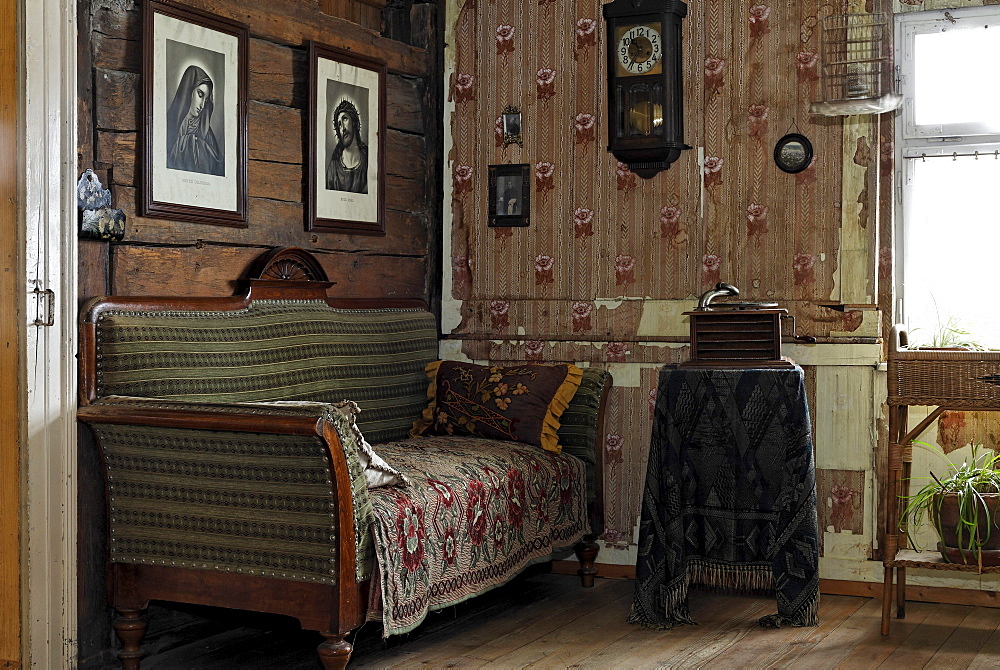 Living room with original furniture from the '50s, old couch, Haus Haeusing house, farm from 1734, Wolfegg farmhouse museum, Allgaeu region, Upper Swabia, Baden-Wuerttemberg, Germany, Europe