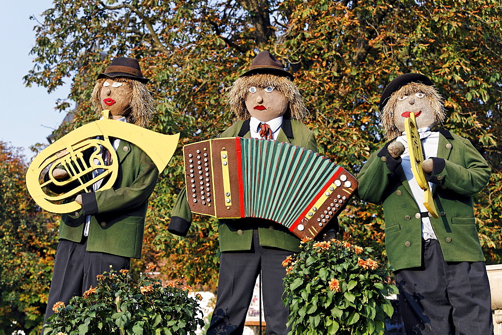 Three Musicians, stuffed dolls in traditional Salzburg costume, Bauernherbst Harvest Festival, Michaelbeuren, Flachgau, Salzburg, Salzburg, Austria, Europe