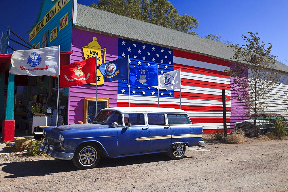 Souvenir shop and vintage car on the historic Route 66, Antares, Kingman, Arizona, USA, North America