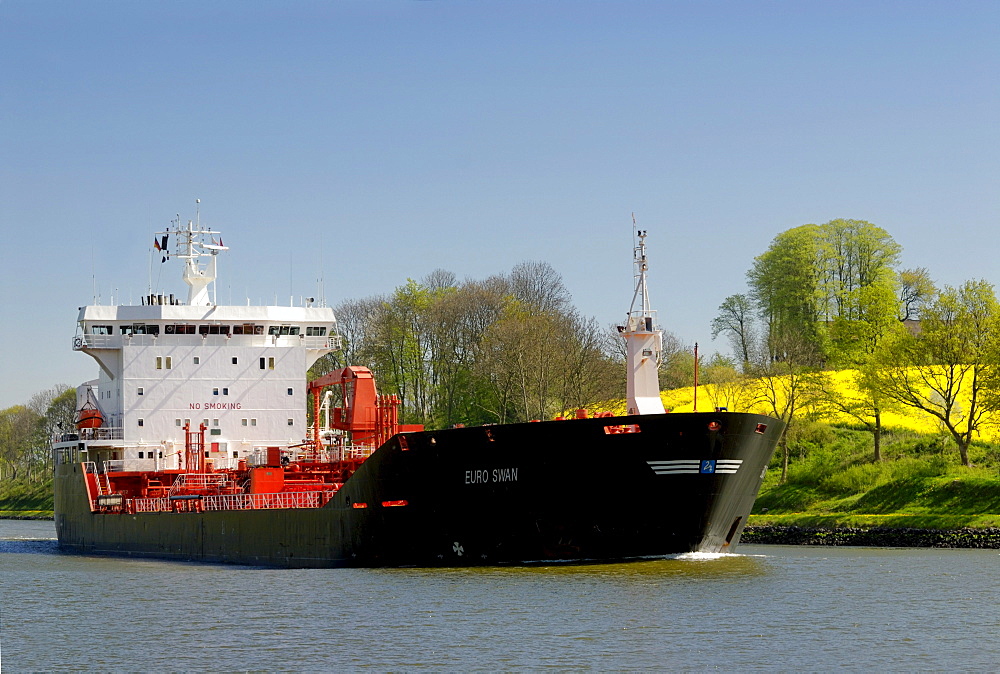 Tanker, LNG tanker on the Kiel Canal, Schleswig-Holstein, Germany, Europe