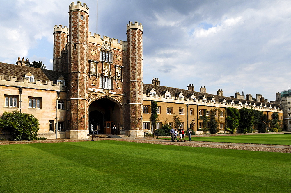 Gate to Trinity College, founded by Henry VIII in 1546, from the backyard, Trinity Street, Cambridge, Cambridgeshire, England, United Kingdom, Europe